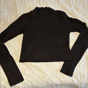 Talulah- Black Long-Sleeve Mock Neck Crop Top - Women- large